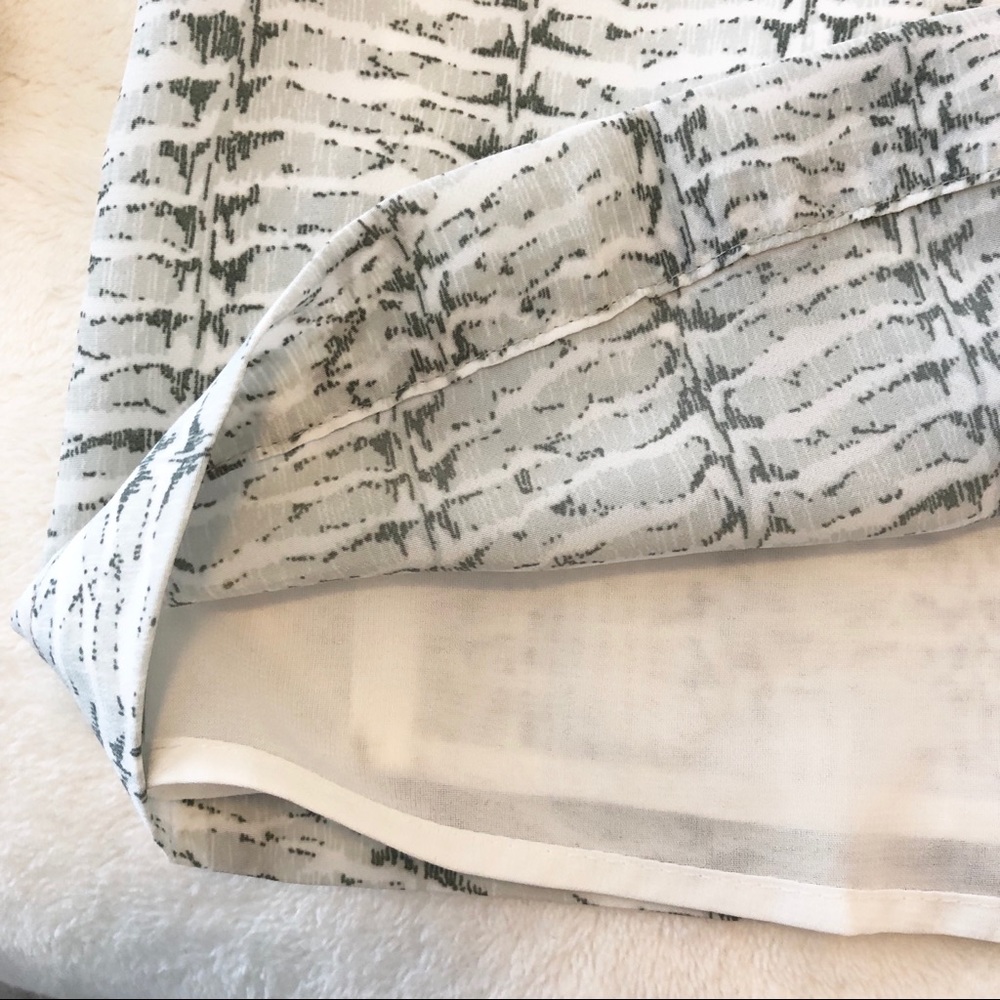 {Vineyard Vines} Snake Print Blouse - Picture 6 of 6